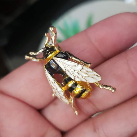 Gold Bee Brooch Pin Vintage Style - Picture 5 of 6
